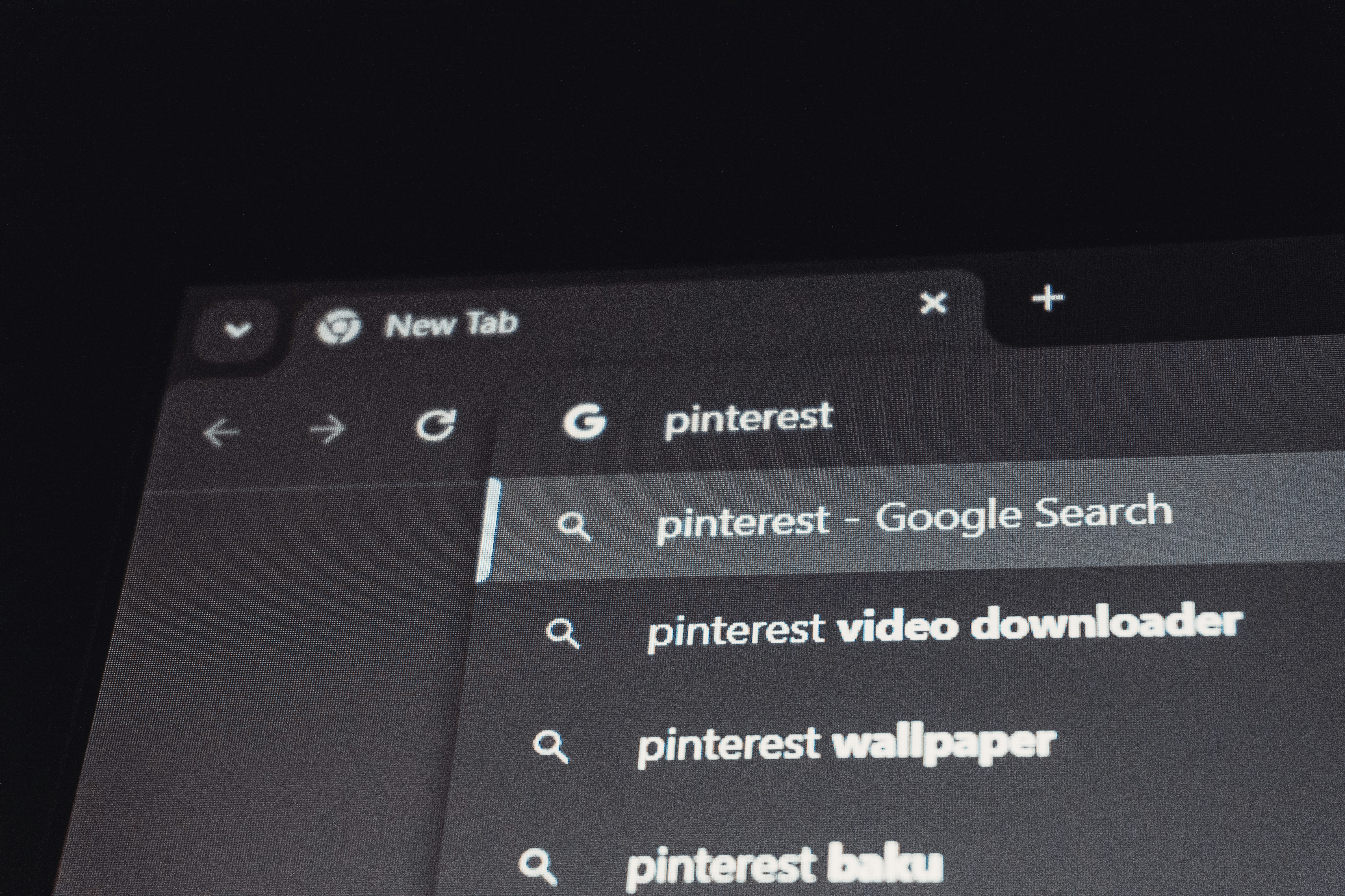Browser search bar with pinterest suggestions